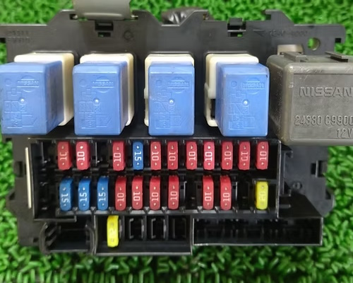 Расположение предохранителей Nissan Caravan E25