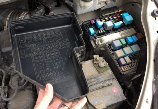 Фото блока под капотом