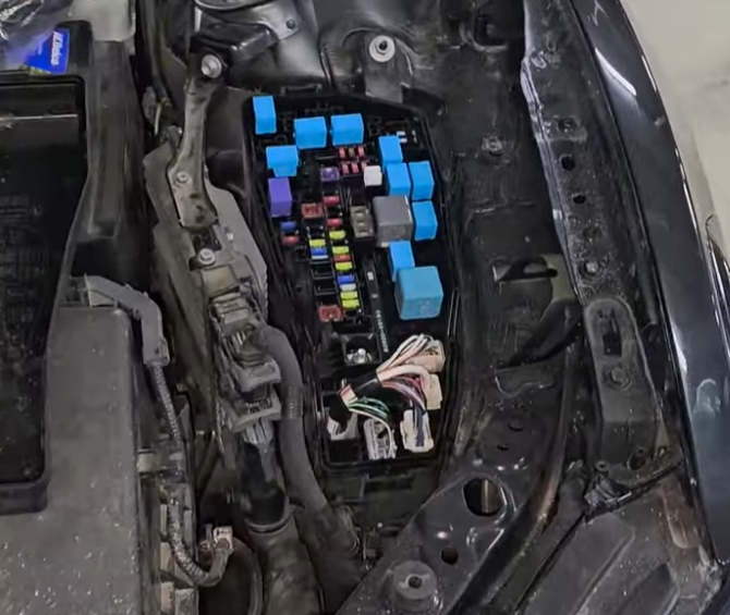 Блок под капотом