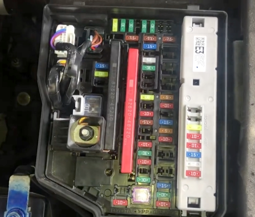 Фото блока под капотом