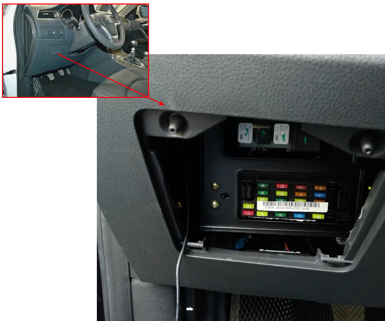 Фото блока предохранителей и реле в салоне Зоти т600