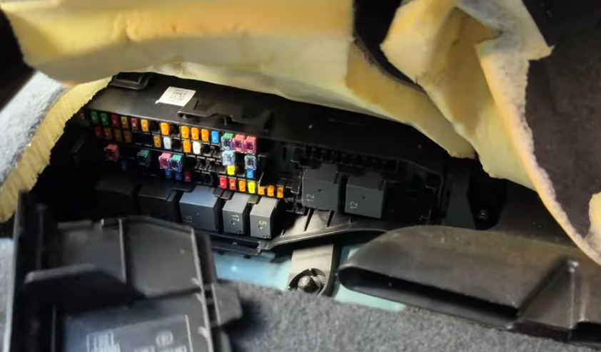 фото блока в салоне джили монжаро