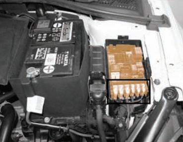 Расположение блока под капотом