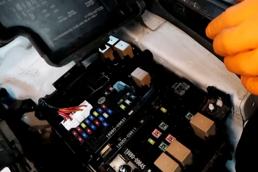 Фото блока под капотом церато 4