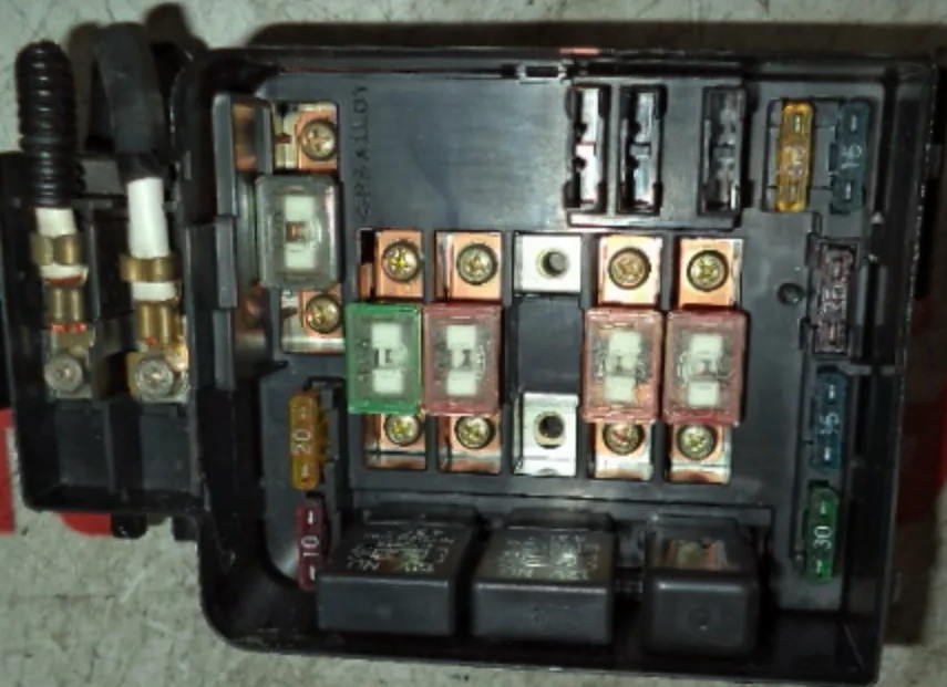 Фото блока под капотом