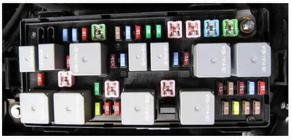 Фото блока под капотом