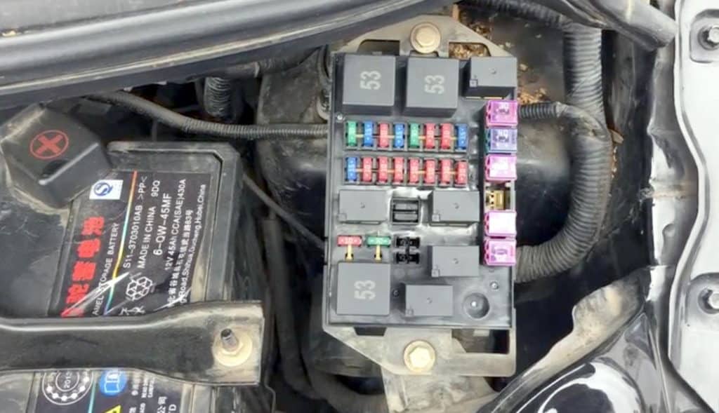 Фото блока под капотом