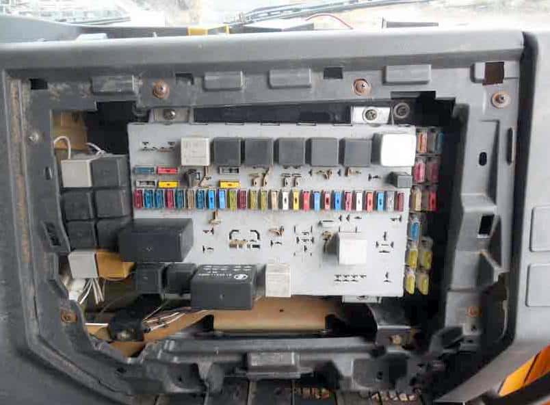 Расположение блока в салоне