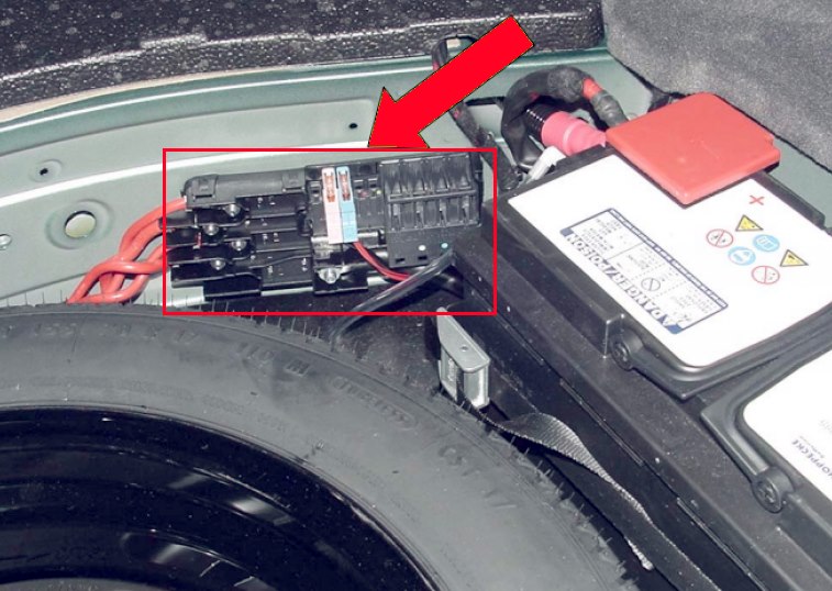 Фото пример блока в багажнике 211