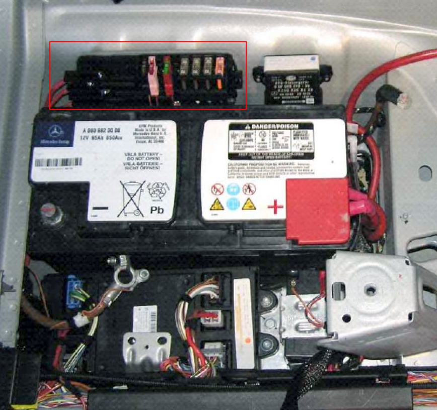 Блок возле аккумулятора мерседес 164