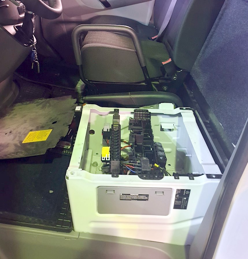 Блок реле под сидением спринтер классик