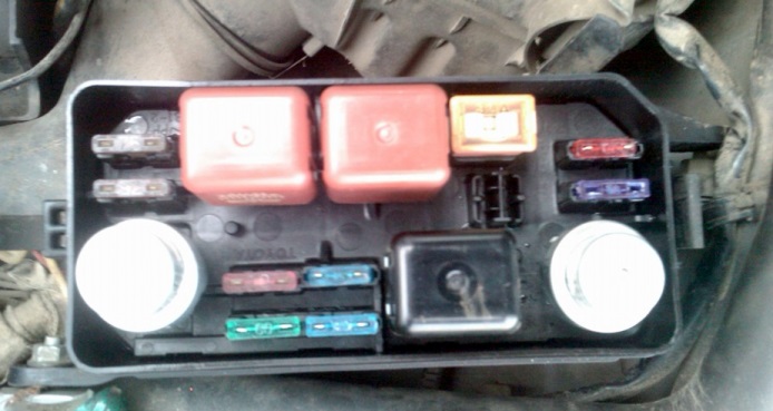 Фото блока под капотом