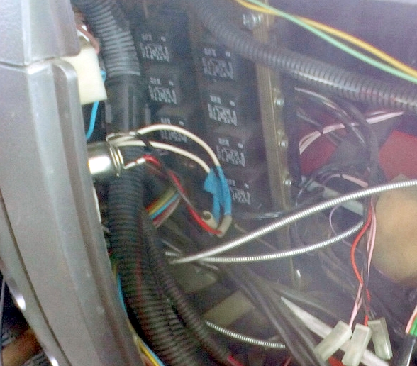 Блок реле за панелью