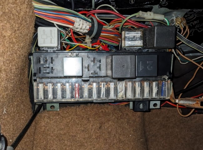 Блок предохранителей гольф 1