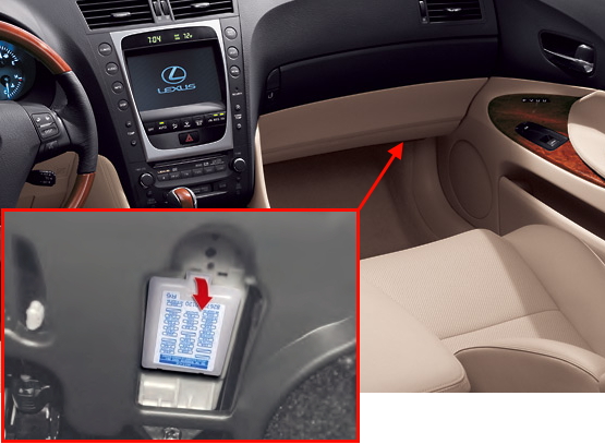 Блок предохранителей с правой стороны