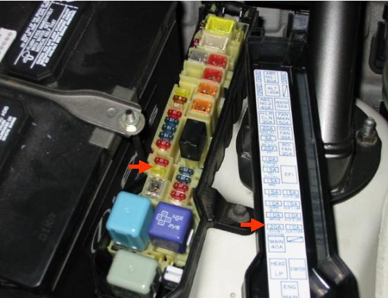 Основной блок с предохранителями и реле