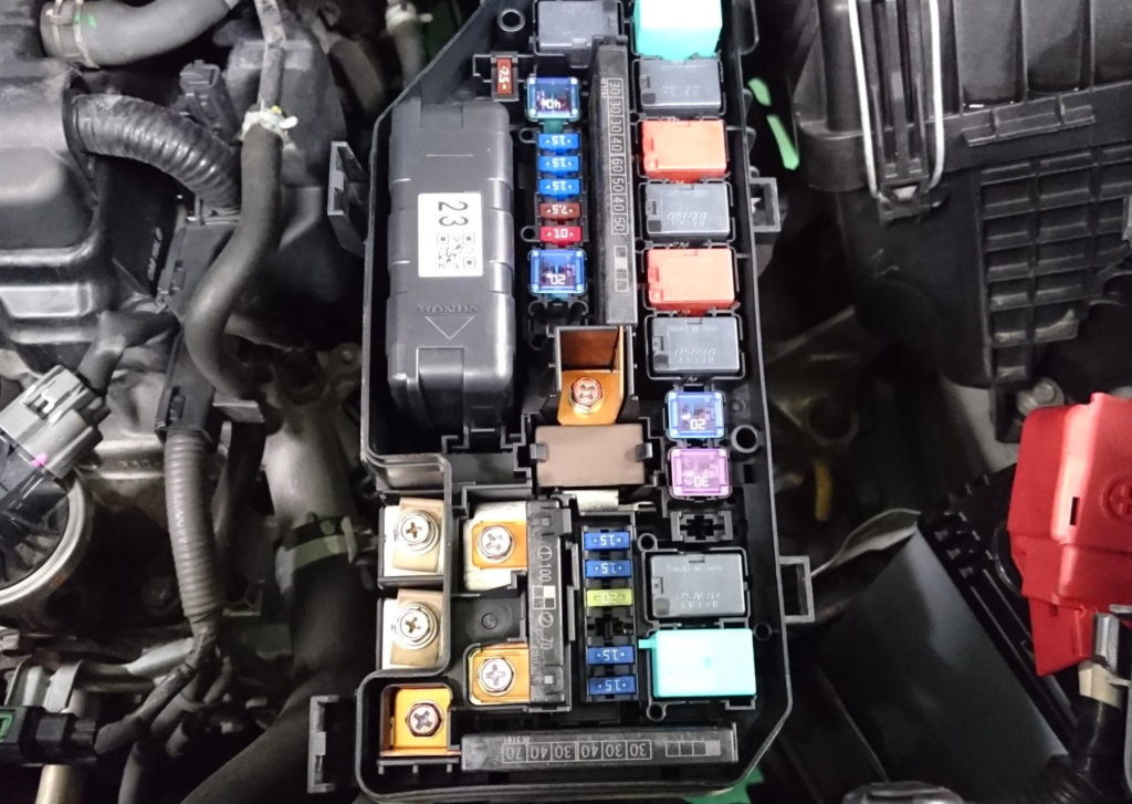 Фото блока под капотом