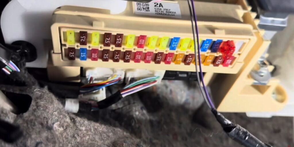 Фото блока предохранителей Харриер 3