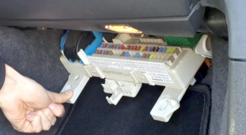 Фото пример блока в салоне вольво