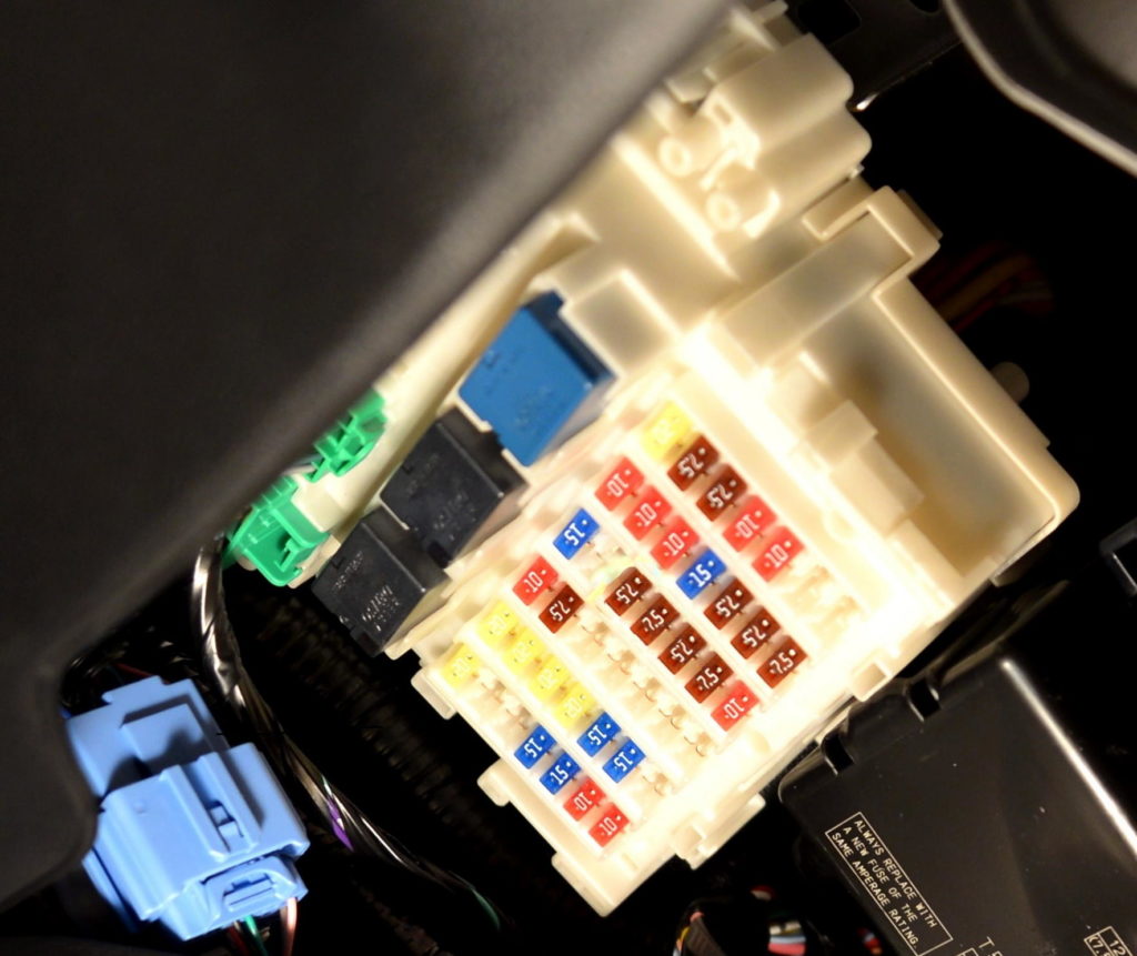 Фото блока в салоне Хонда Фит 3