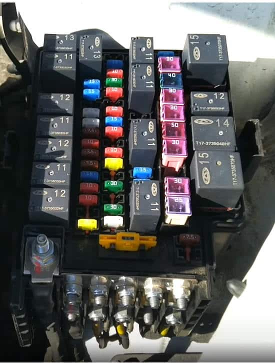 Фото блока под капотом