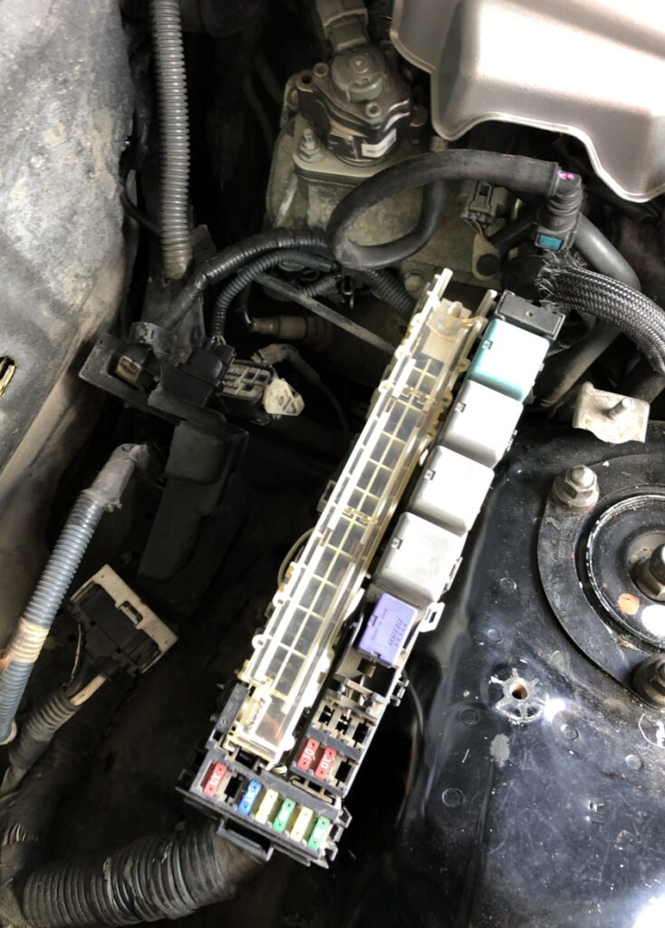 Фото блока под капотом