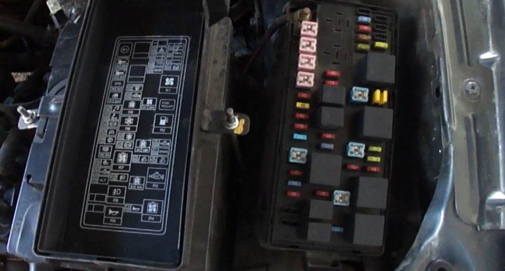 блок под капотом джили ск