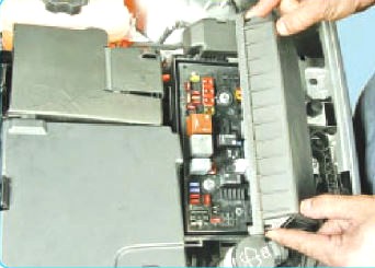 Расположение блока под капотом астра джей