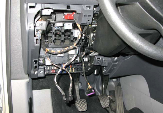 Реле в салоне