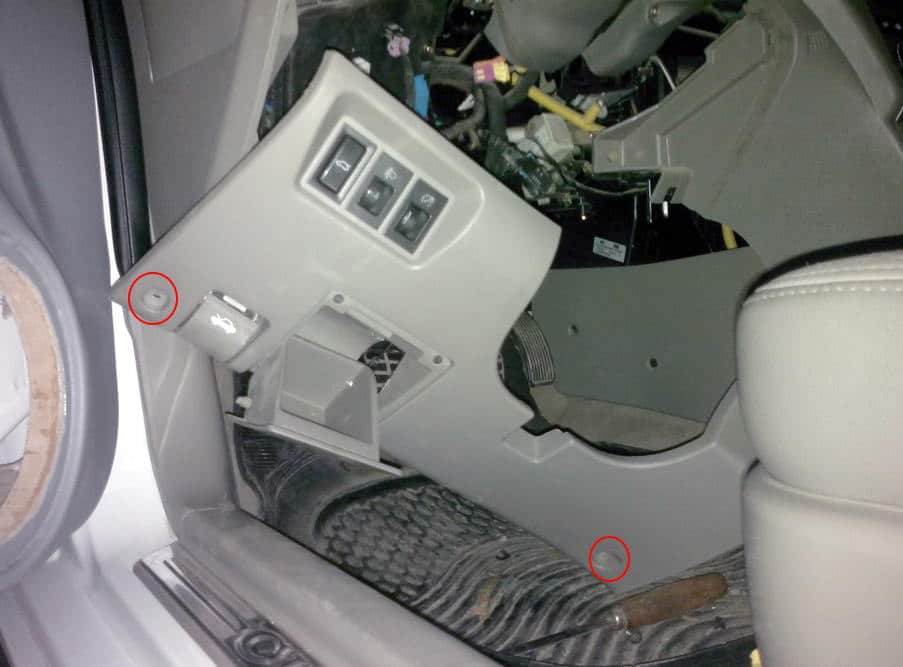 Доступ к блоку в салоне