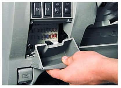 Доступ к блоку в салоне