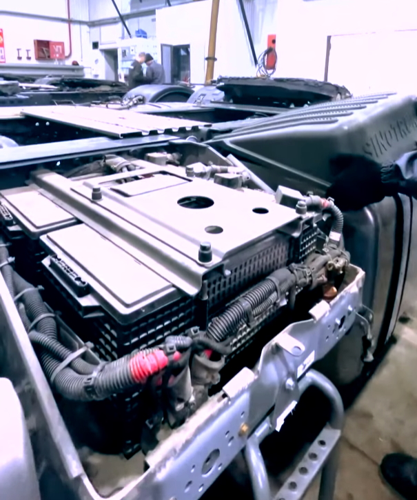 блок возле акб