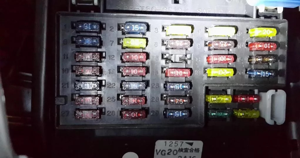 блок в салоне