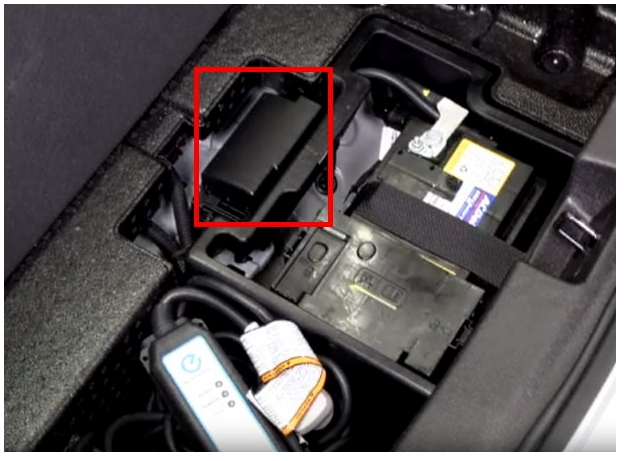 Блок в багажнике