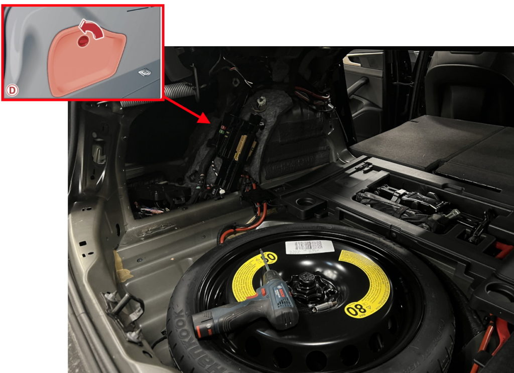 Блок в багажнике