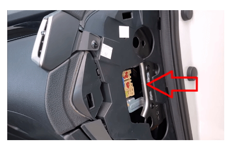 Расположение блока в салоне