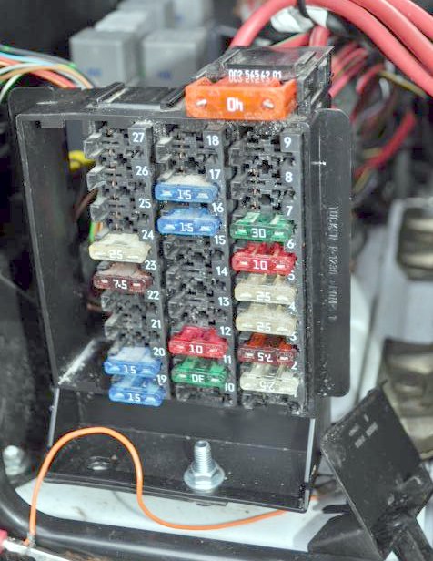 пример блока под сиденьем