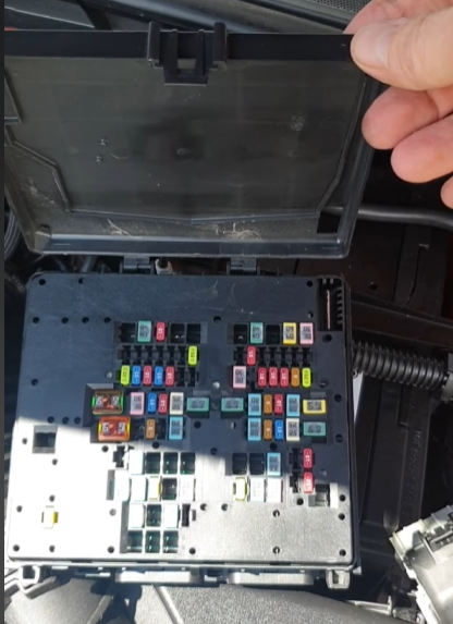 Фото блока под капотом