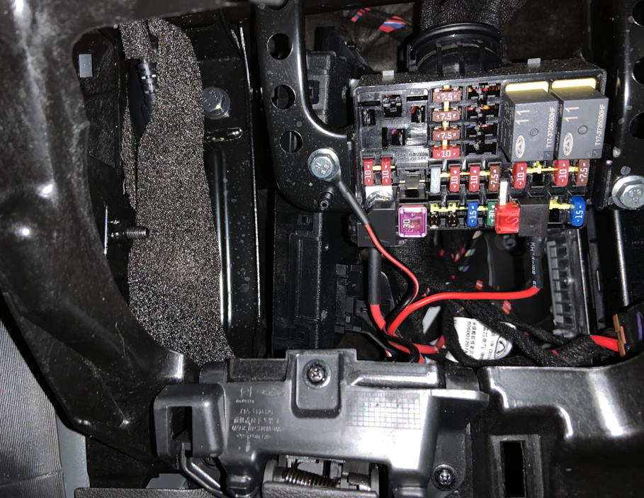 Фото блока под панелью Чери Тигго 7