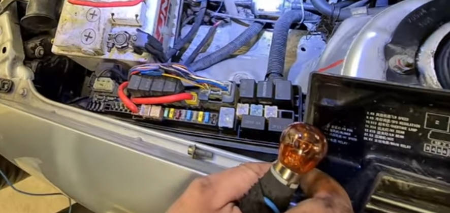 Фото блока под капотом