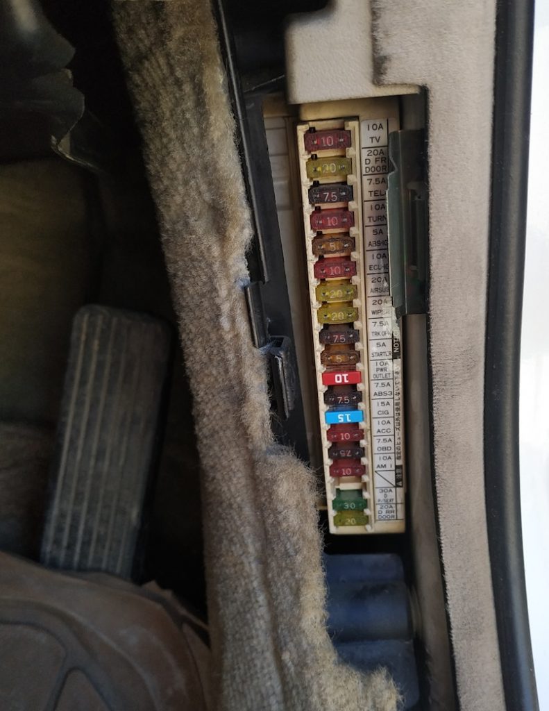 Фото - схема блока в салоне