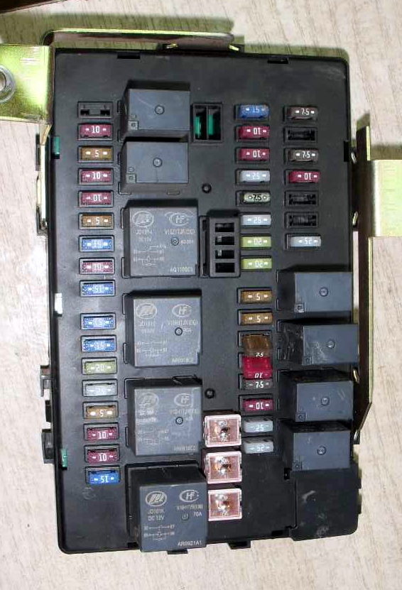 блок предохранителей в салоне лифон майвэй