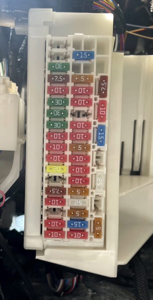 Схема блока под панелью