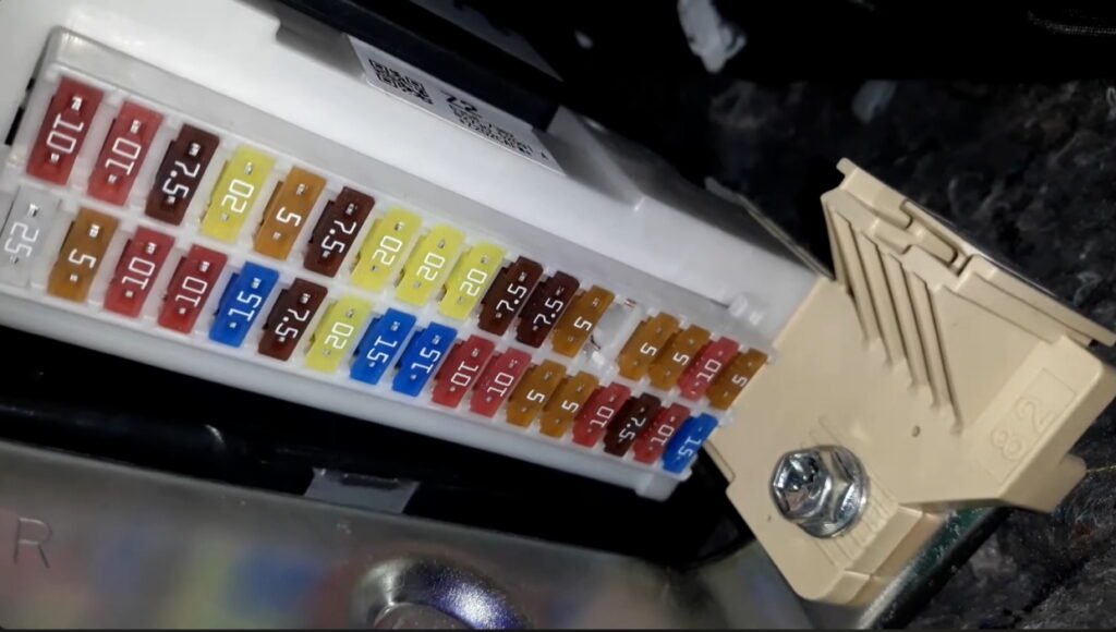 Фото блока в салоне