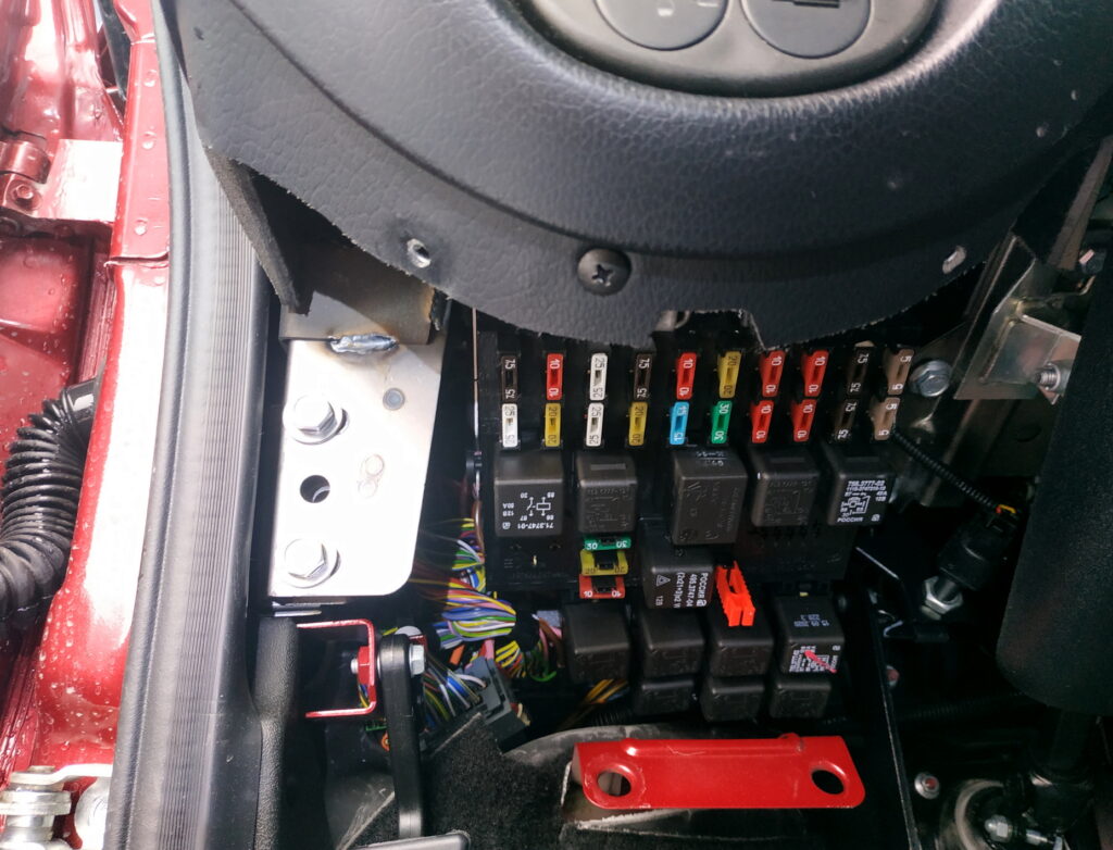 Фото блока предохранителей