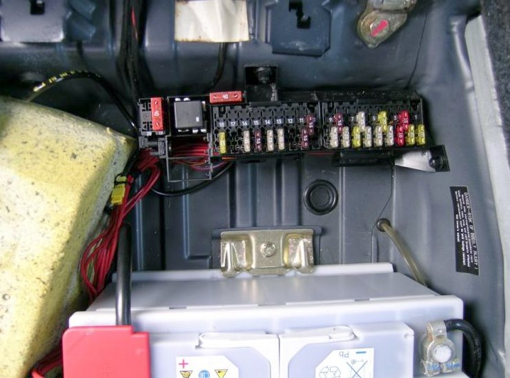 фото пример блока под сиденьем мерседес 210