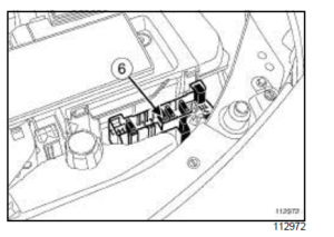 расположение предохранителей под капотом