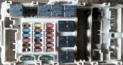 Блок предохранителей в салоне