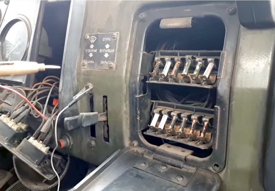 Блок предохранителей в салоне урал 4320