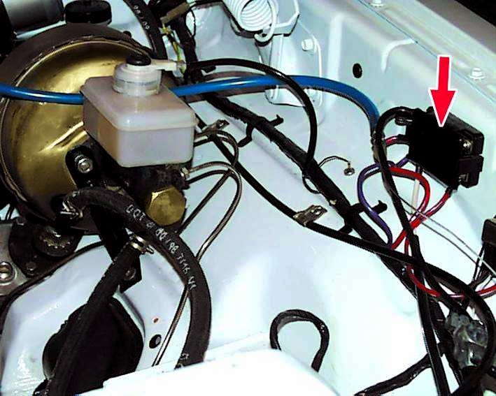 доп блок под капотом